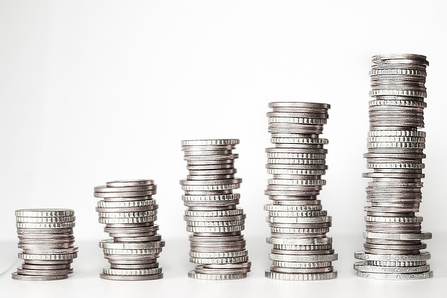 Five stacks of silver coins arranged in increasing height